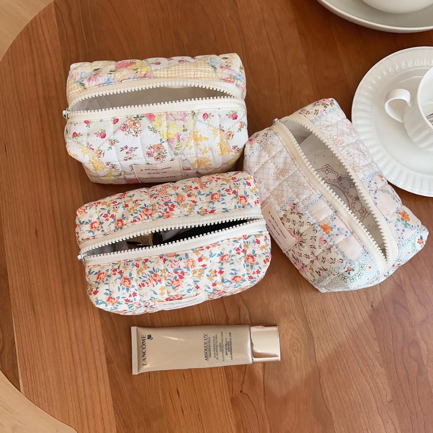 Floral Makeup Bag Small Cotton Quilted Cosmetic Makeup Bag Organizer, Aesthetic Portable Pouch Purse Toiletry Bag for Women Girls Travel accessories (Beige Floral-S)