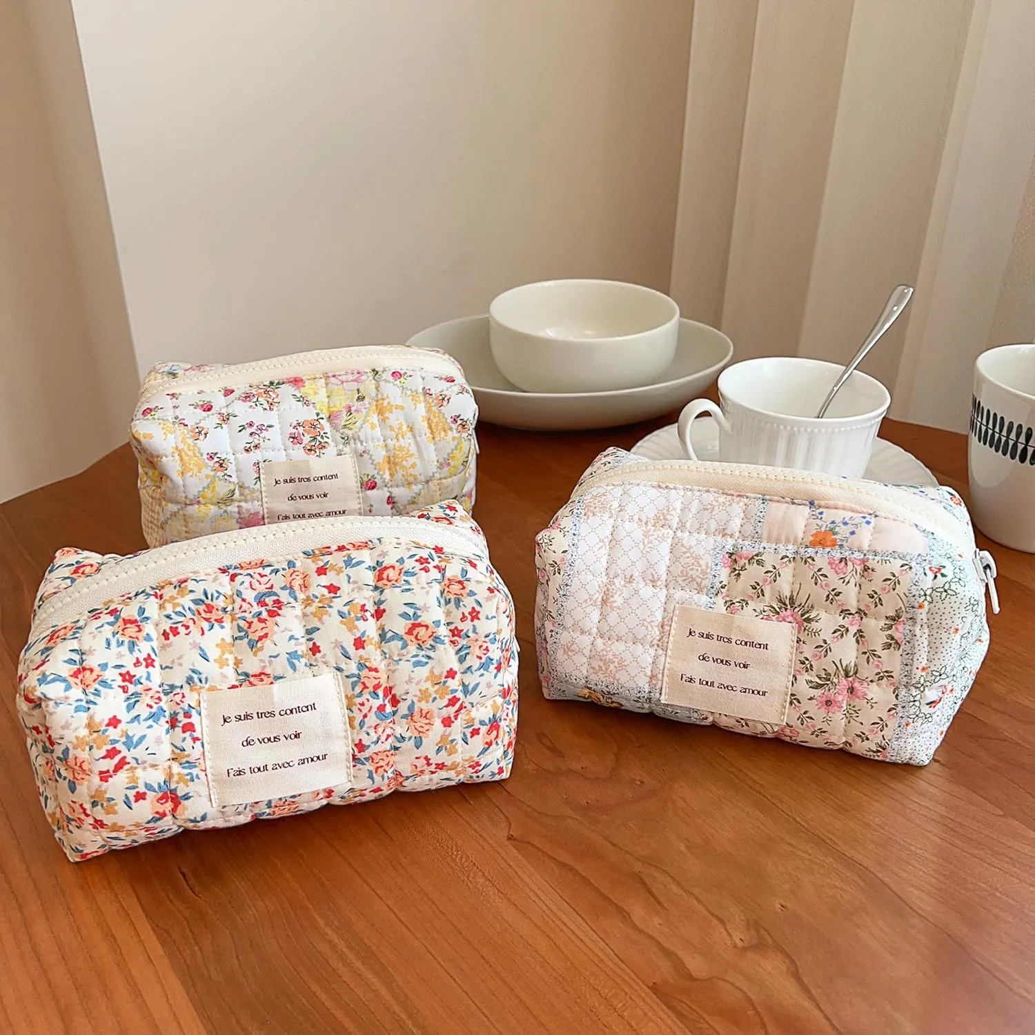 Floral Makeup Bag Small Cotton Quilted Cosmetic Makeup Bag Organizer, Aesthetic Portable Pouch Purse Toiletry Bag for Women Girls Travel accessories (Beige Floral-S)